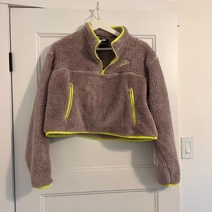 Cropped Nike teddy sweater